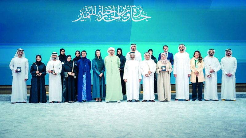 الامارات | عبدالله بن زايد يُكرّم الفائزين بجائزة وزير الخارجية للتميز في دورتها الخامسة