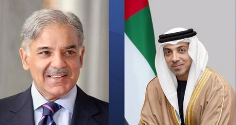 استقبله منصور بن زايد.. رئيس وزراء باكستان يصل البلاد