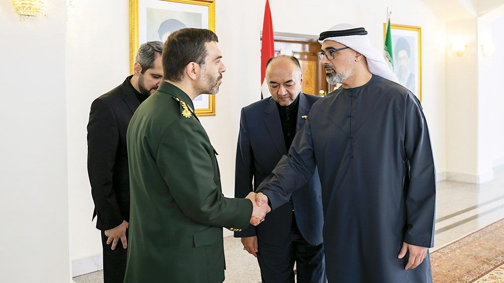 خالد بن محمد بن زايد يقدم واجب العزاء في وفاة الرئيس الإيراني ومرافقيه