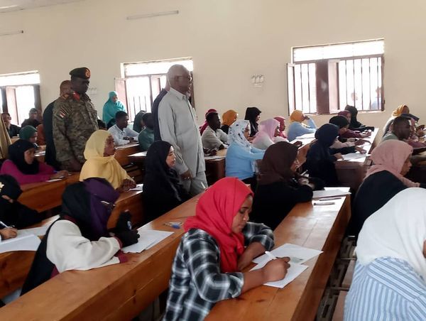 والي النيل الأبيض يقف على انطلاق امتحانات طلاب الطب بجامعة كرري