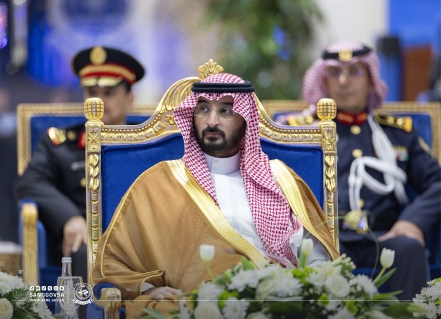 وزير الحرس الوطني يرعى حفل تخريج الضباط الجامعيين 35، والدفعة 40 من طلبة كلية الملك خالد