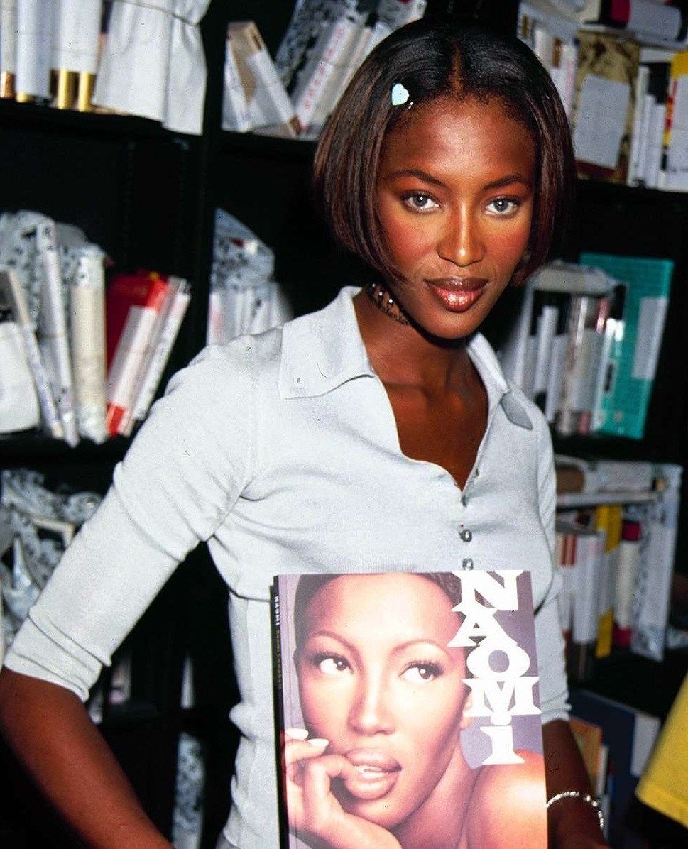 ناعومي كامبل.. عارضة أزياء غيَّرت وجه الموضة