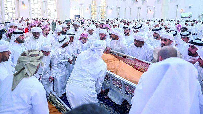 الامارات | عمار النعيمي يؤدي صلاة الجنازة على جثماني ربيّع بن ياقوت وجاسم الحوسني