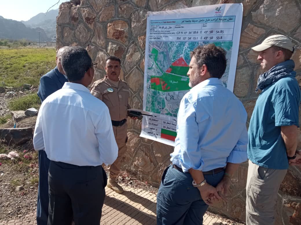 السعودية | الألغام والعبوات الناسفة تدمر 84 مدرسة في تعز