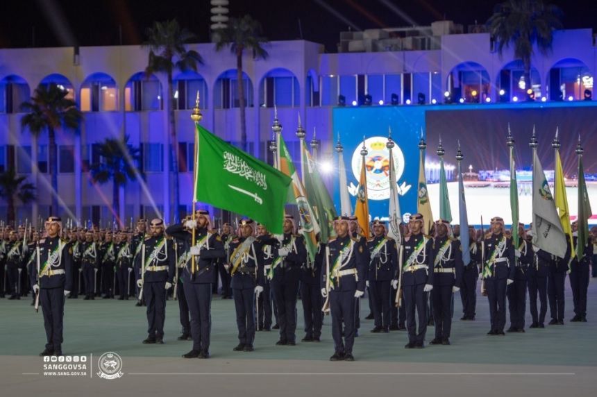 وزير الحرس الوطني يرعى حفل تخريج الضباط الجامعيين 35، والدفعة 40 من طلبة كلية الملك خالد