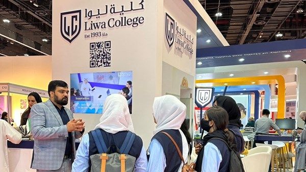 كلية ليوا تستعرض 25 برنامجاً أكاديمياً في "واجهة التعليم" بأبوظبي