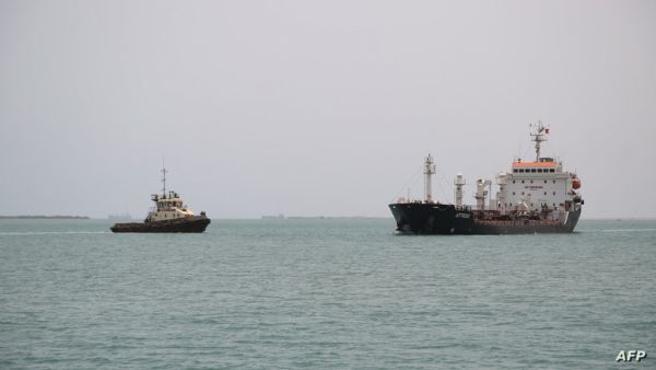 القوات الامريكية تعلن التصدي لصاروخ كروز والحوثيون يعلنون استهداف 3 سفن