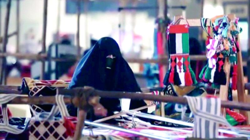 الامارات | صناعة البراقع.. قليل من الأدوات كثير من الدقة