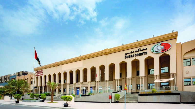 الامارات | موظف يتهم شركة بتزوير مواعيد دوامه