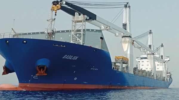 «مجهولون» يغادرون سفينة تجارية قبالة الصومال