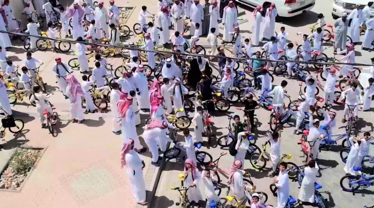 بالفيديو.. مدير مدرسة ابتدائية في "بدع تبوك" يفاجئ طلابه خلال حفل تقاعده