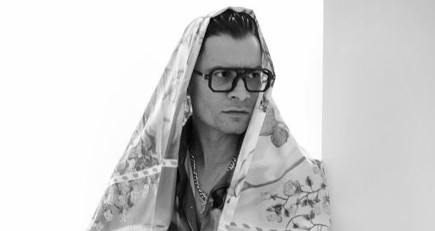 بالصور – ملابس حسن شاكوش تورّطه مع الجمهور