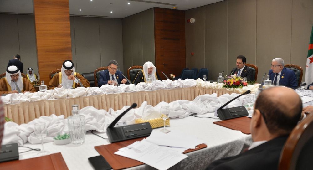 رئيس "الشورى" يشارك في لقاء رؤساء المجالس والبرلمانات العربية بالجزائر
