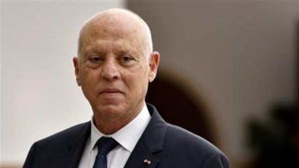الرئيس التونسي يُقيل وزير الداخلية من منصبه