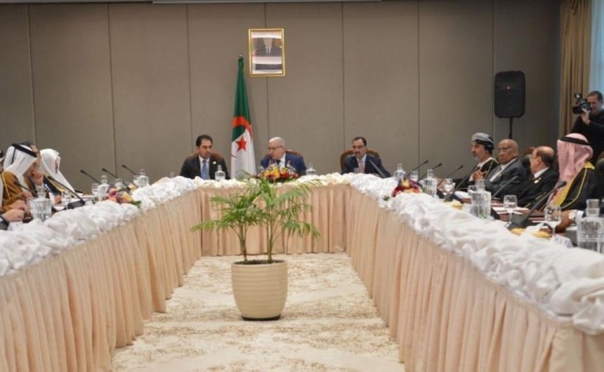 صور.. رئيس مجلس الشورى يبحث سبل تعزيز العمل العربي المشترك