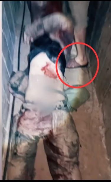 فلسطين تحتفل بخطاب ابو عبيدة.. ونشطاء: جندي مدجج بالسلاح يأسره قسامي بشبشب