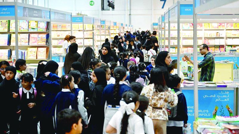 الامارات | توزيع 65 ألف كتاب من معرض أبوظبي على المدارس