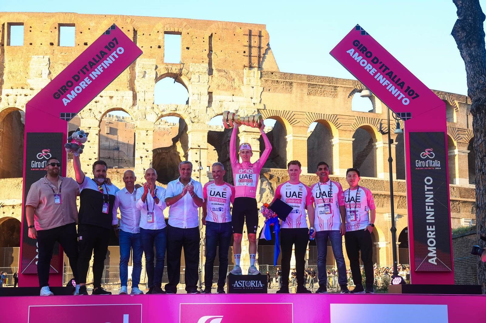 الامارات | «الإمارات للدراجات» يٌتوج بسباق «جيرو دا إيطاليا»