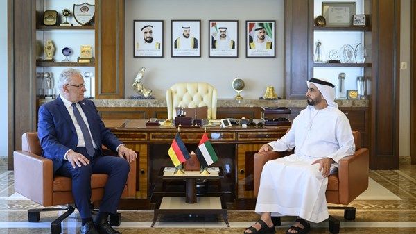سيف بن زايد يلتقي وزير الداخلية في ولاية بافاريا الألمانية والوفد المرافق