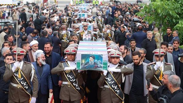 إيران تنشر فيديو لآخر اتصال من مروحية الرئيس بعد سقوطها.. فيديو