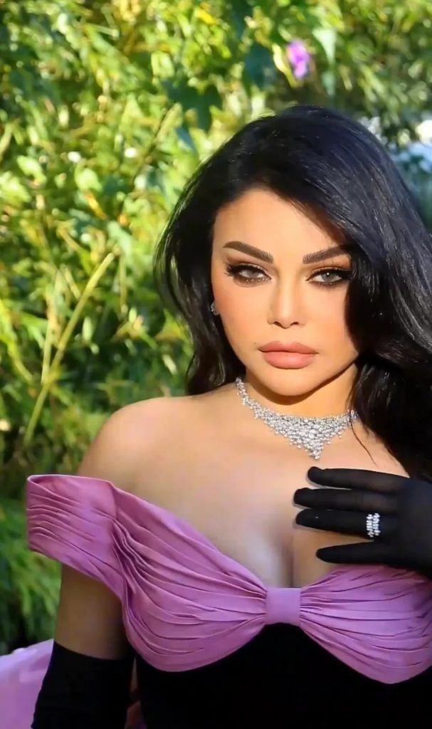 “بدون فوتوشوب”.. ملامح هيفاء وهبي الحقيقية في “كان” السينمائي حديث المنصّات