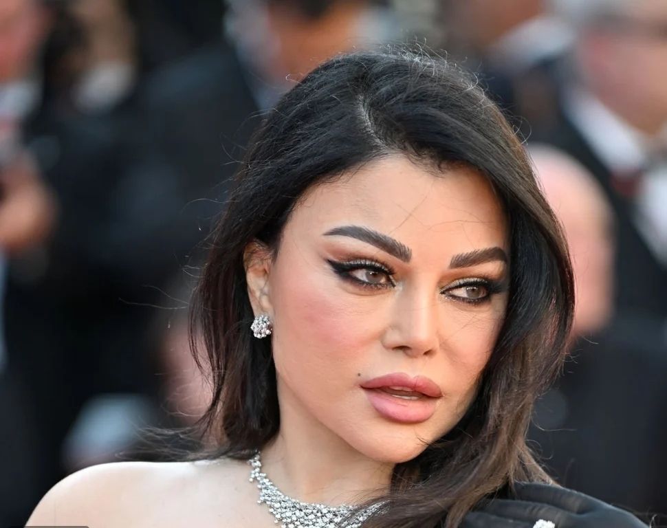 “بدون فوتوشوب”.. ملامح هيفاء وهبي الحقيقية في “كان” السينمائي حديث المنصّات