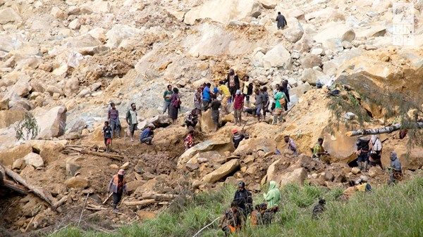 إجلاء الآلاف في بابوا غينيا الجديدة جراء الانهيارات الأرضية