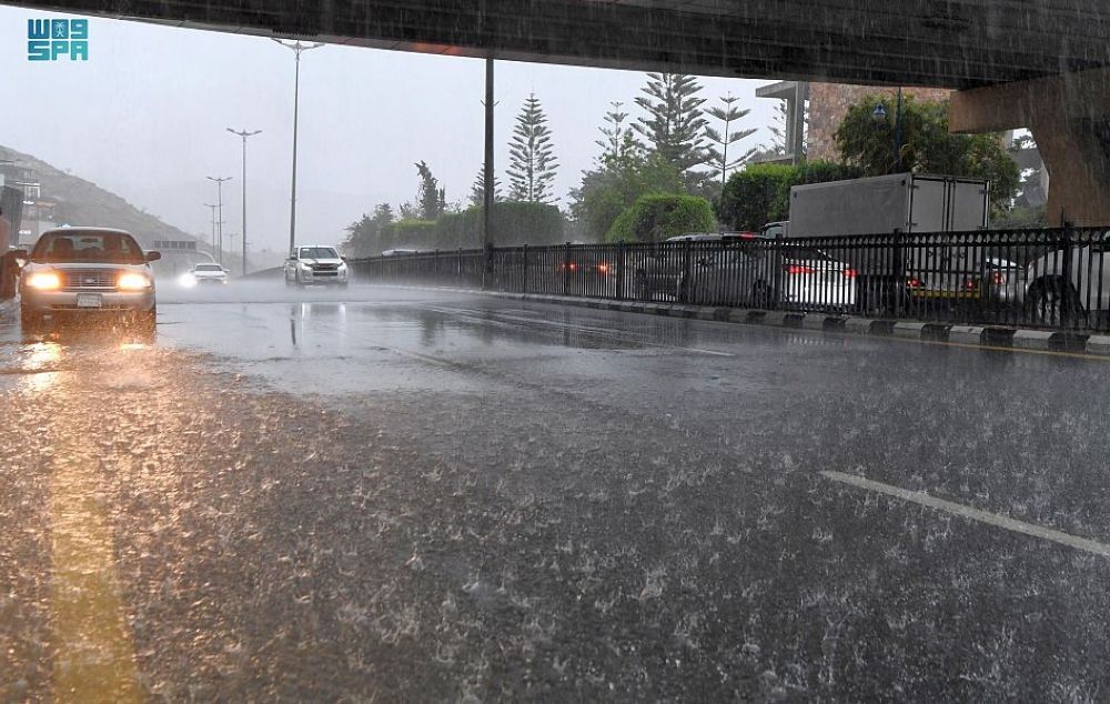 بالإنذار الأحمر.. "الأرصاد" ينبه من أمطار غزيرة على عسير