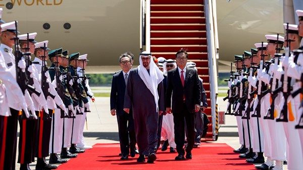 رئيس الدولة يصل سيؤول في زيارة دولة إلى جمهورية كوريا