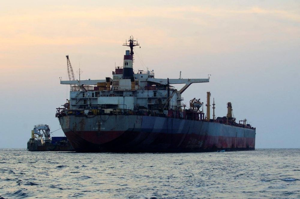 هجوم صاروخي على سفينة قبالة سواحل اليمن