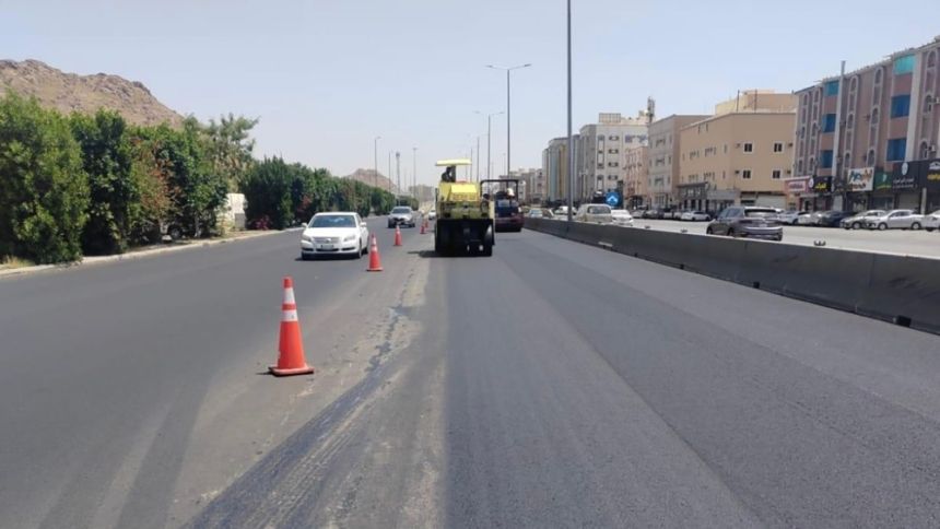 تعزيزًا لسلامة المرور.. تنيفذ أعمال صيانة طريق الطائف/ الرياض