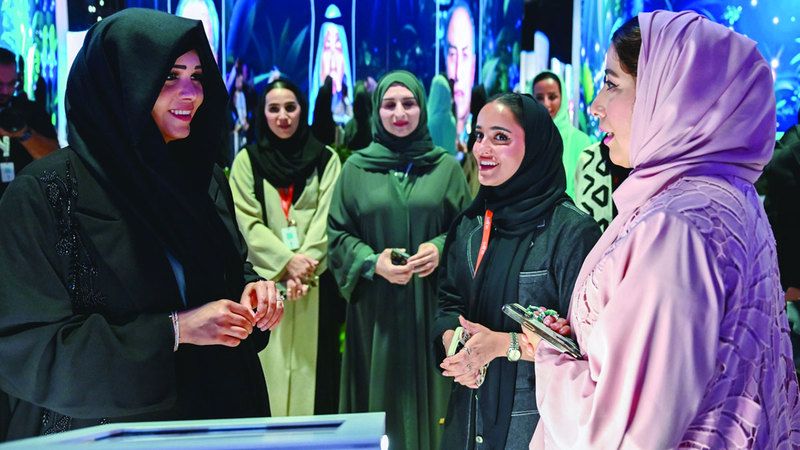 الامارات | لطيفة بنت محمد تطلع على الفعاليات المصاحبة لقمة الإعلام العربي