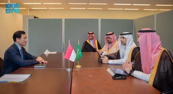 وزير الصحة يلتقي نظيره السنغافوري في جنيف