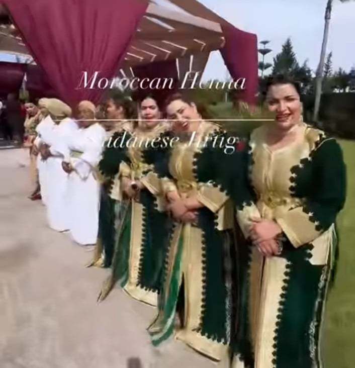 شاهد بالصورة والفيديو.. زواج أسطوري لشاب سوداني وحسناء مغربية وسط الأغاني السودانية والطقوس المغربية