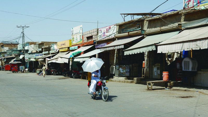 الامارات | تحذير للحوامل والمسنين  في باكستان.. بسبب موجة الحر