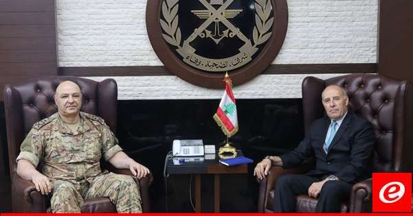 قائد الجيش بحث مع مسؤول امني بريطاني في سبل تعزيز قدرات الجيش على ضبط الحدود