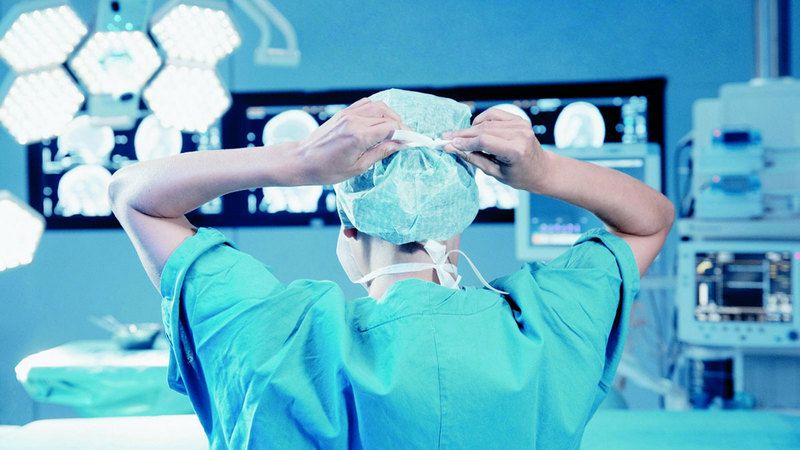 الامارات | عيادة تطالب طبيبة تجميل بـ 230 ألف درهم