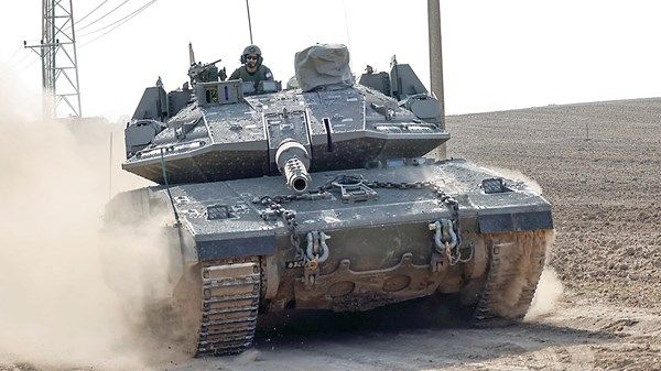 تمركز آليات عسكرية إسرائيلية وسط مدينة رفح