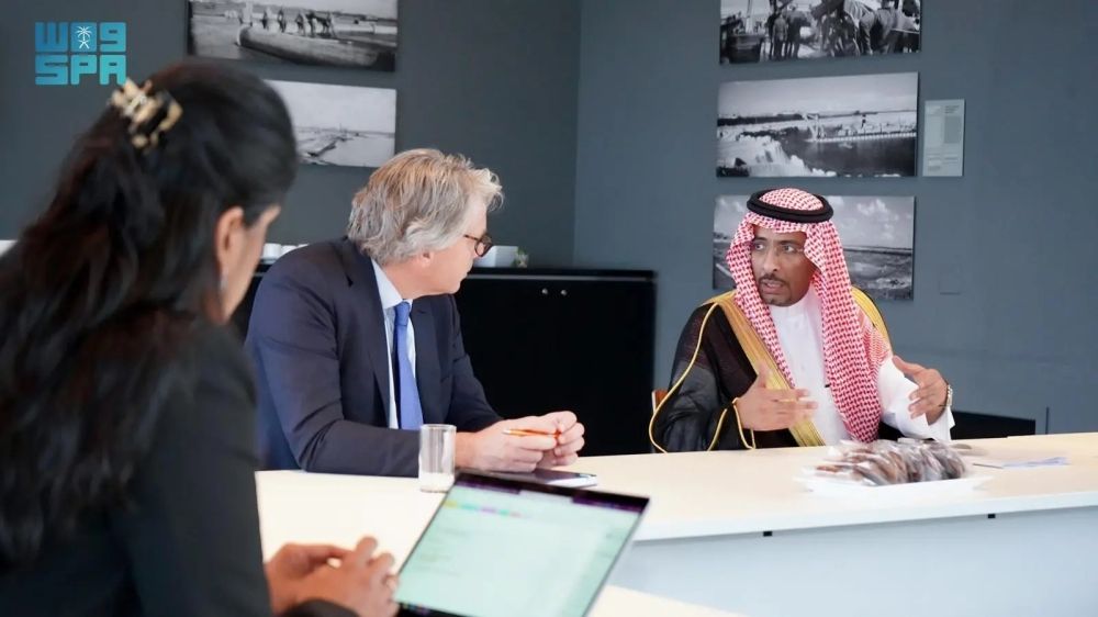 الخريف يبحث تعزيز التعاون مع هولندا في مجال الخدمات اللوجستية