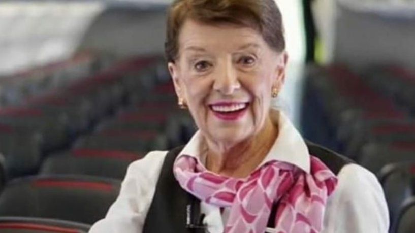 عن 88 عاما.. وفاة مضيفة طيران “الأطول خدمة” في العالم – صورة