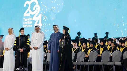 خالد بن محمد بن زايد يشهد حفل تخريج طلبة جامعة خليفة