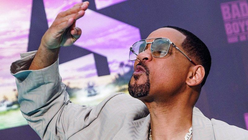 الامارات | بعد «فضيحة الصفعة».. ويل سميث «يعود كفراشة»