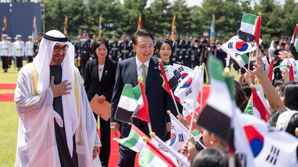 رئيس الدولة: سعدت بلقاء الرئيس يون سيوك يول في سيؤول اليوم
