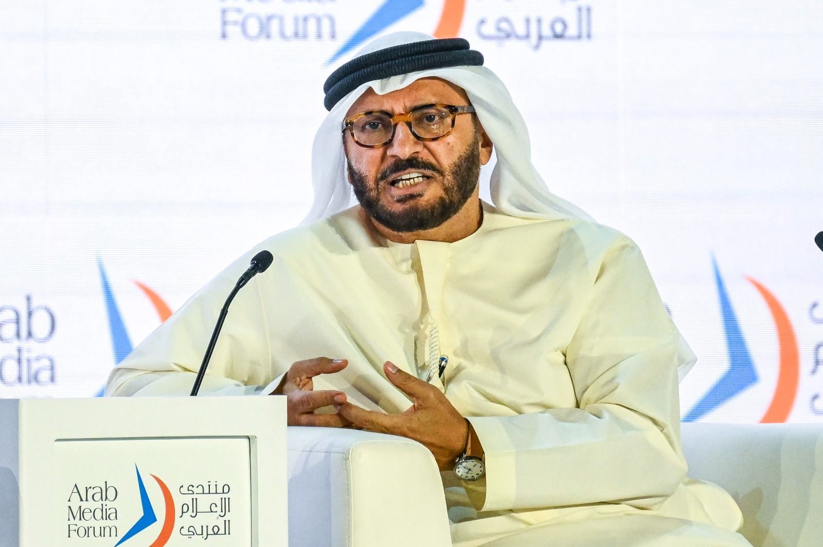 الامارات | قرقاش: إيماننا راسخ بعدالة القضية الفلسطينية.. وجهود كبيرة بذلتها الإمارات لدعم الجانب الإنساني في غزة