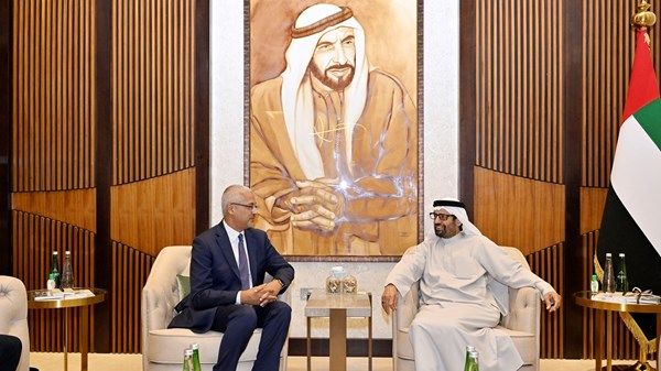 علي النعيمي يلتقي سفير أستراليا لدى الدولة