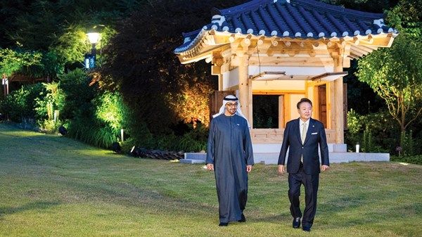 رئيس الدولة يلتقي الرئيس الكوري في ختام زيارته إلى كوريا