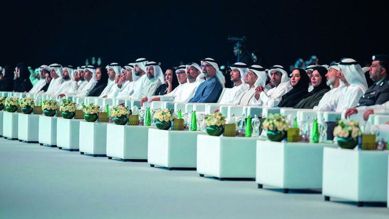 الامارات | خالد بن محمد يشهد حفل تخريج  طلبة جامعة خليفة