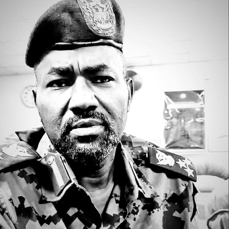 شاهد بالفيديو.. العميد طبيب طارق الهادي يطالب الجنود والمقاتلون بالجيش بتناول “البطيخ” وحمله معهم في سياراتهم أثناء الحرب والجمهور يسخر: (الموز كمل ولا شنو)