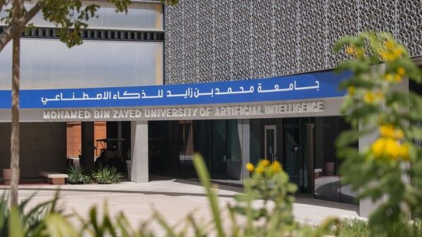 جامعة محمد بن زايد للذكاء الاصطناعي تطلق النموذج اللغوي الكبير "K2-65B"