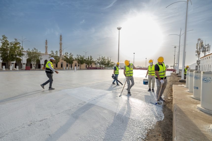 التوسع في تنفيذ مبادرة تبريد الطرق بعدد من المواقع بالمشاعر المقدسة